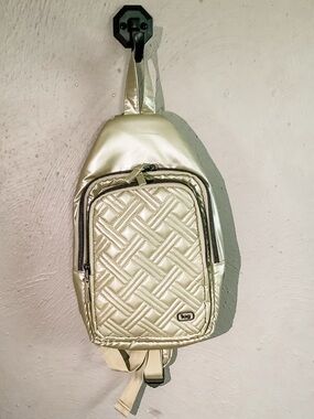 NWT lug Scurry Sling Quilted Metallic Bag - RFiD